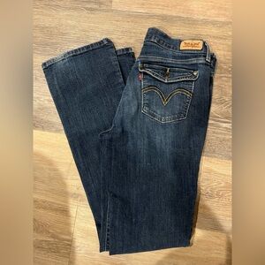 Levi’s Bootcut Jeans with Buttoned Back Pockets